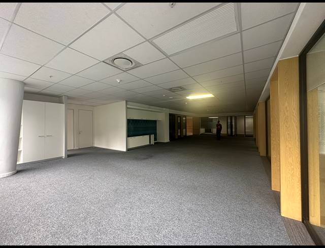 426M² OFFICE TO LET IN SANDTON CENTRAL